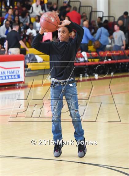 Thumbnail 2 in Corona del Sol vs Garfield (Hoophall West Invitational) photogallery.