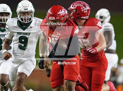 Thumbnail 1 in Terrell Vs Huntsville (UIL 5A D2 Football Area) photogallery.
