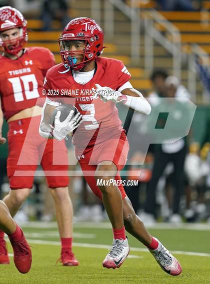 Thumbnail 1 in Terrell Vs Huntsville (UIL 5A D2 Football Area) photogallery.