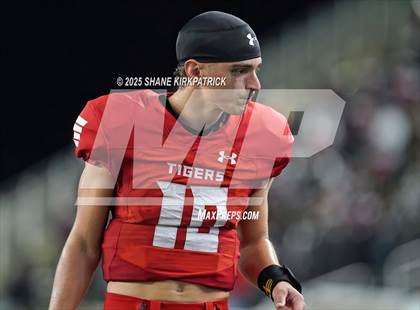 Thumbnail 1 in Terrell Vs Huntsville (UIL 5A D2 Football Area) photogallery.