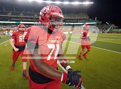 Thumbnail 2 in Terrell Vs Huntsville (UIL 5A D2 Football Area) photogallery.