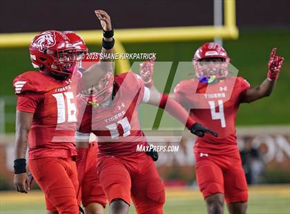 Thumbnail 3 in Terrell Vs Huntsville (UIL 5A D2 Football Area) photogallery.