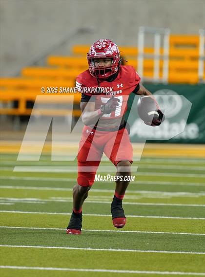 Thumbnail 2 in Terrell Vs Huntsville (UIL 5A D2 Football Area) photogallery.