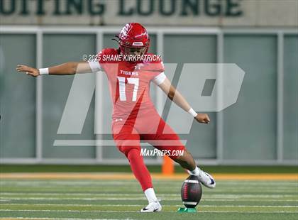 Thumbnail 1 in Terrell Vs Huntsville (UIL 5A D2 Football Area) photogallery.