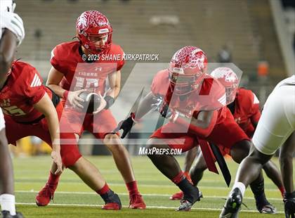 Thumbnail 2 in Terrell Vs Huntsville (UIL 5A D2 Football Area) photogallery.