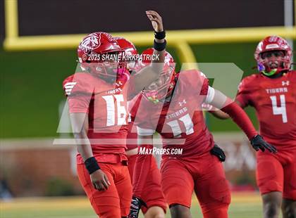 Thumbnail 2 in Terrell Vs Huntsville (UIL 5A D2 Football Area) photogallery.