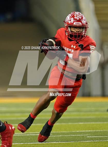 Thumbnail 1 in Terrell Vs Huntsville (UIL 5A D2 Football Area) photogallery.