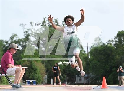 Thumbnail 3 in Brother Martin "Chubby Marks" Relays (Field Events) photogallery.