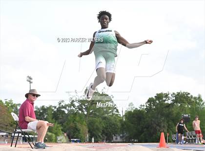 Thumbnail 1 in Brother Martin "Chubby Marks" Relays (Field Events) photogallery.