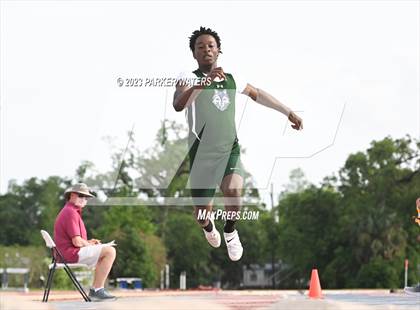 Thumbnail 3 in Brother Martin "Chubby Marks" Relays (Field Events) photogallery.