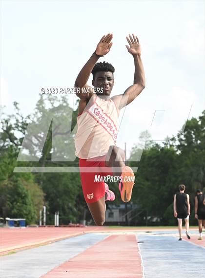 Thumbnail 1 in Brother Martin "Chubby Marks" Relays (Field Events) photogallery.