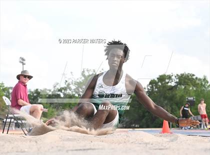 Thumbnail 3 in Brother Martin "Chubby Marks" Relays (Field Events) photogallery.