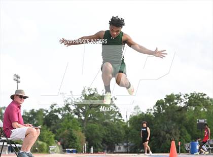 Thumbnail 1 in Brother Martin "Chubby Marks" Relays (Field Events) photogallery.