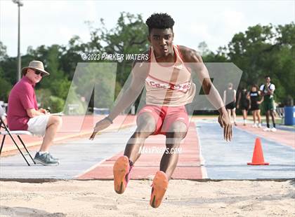 Thumbnail 2 in Brother Martin "Chubby Marks" Relays (Field Events) photogallery.