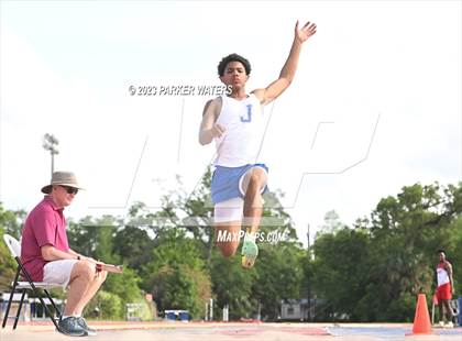 Thumbnail 3 in Brother Martin "Chubby Marks" Relays (Field Events) photogallery.