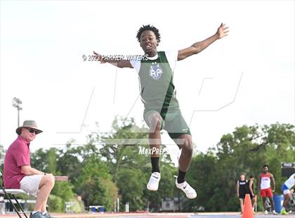 Thumbnail 2 in Brother Martin "Chubby Marks" Relays (Field Events) photogallery.