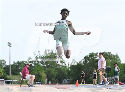 Thumbnail 3 in Brother Martin "Chubby Marks" Relays (Field Events) photogallery.