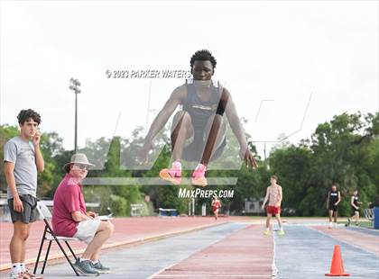 Thumbnail 3 in Brother Martin "Chubby Marks" Relays (Field Events) photogallery.