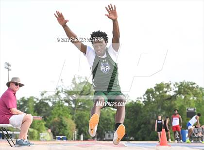 Thumbnail 3 in Brother Martin "Chubby Marks" Relays (Field Events) photogallery.
