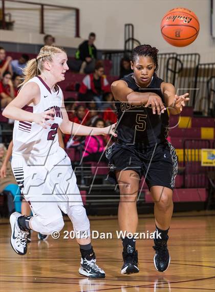 Thumbnail 3 in Cleburne vs. Bowie (Fantasy of Lights) photogallery.