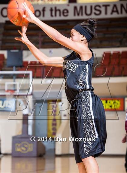 Thumbnail 1 in Cleburne vs. Bowie (Fantasy of Lights) photogallery.