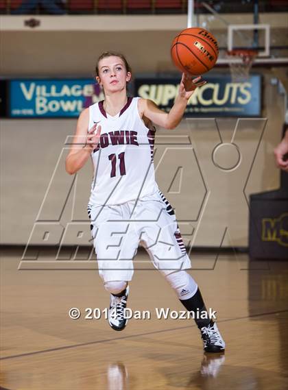 Thumbnail 1 in Cleburne vs. Bowie (Fantasy of Lights) photogallery.