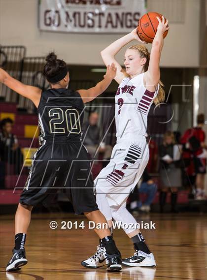 Thumbnail 1 in Cleburne vs. Bowie (Fantasy of Lights) photogallery.