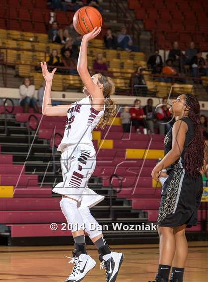 Thumbnail 1 in Cleburne vs. Bowie (Fantasy of Lights) photogallery.