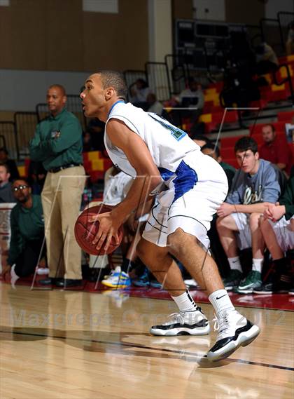 Thumbnail 3 in JW North vs. Sacred Heart Cathedral (MaxPreps Holiday Classic) photogallery.
