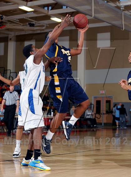 Thumbnail 3 in JW North vs. Sacred Heart Cathedral (MaxPreps Holiday Classic) photogallery.
