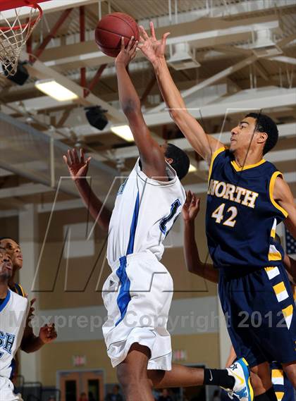 Thumbnail 1 in JW North vs. Sacred Heart Cathedral (MaxPreps Holiday Classic) photogallery.