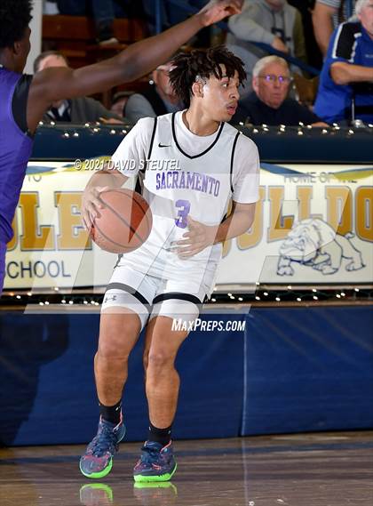 Thumbnail 1 in Archbishop Riordan vs. Sacramento (Gridley Invitational) photogallery.