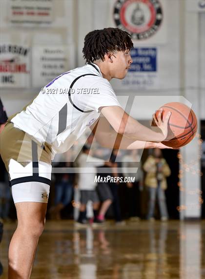 Thumbnail 3 in Archbishop Riordan vs. Sacramento (Gridley Invitational) photogallery.