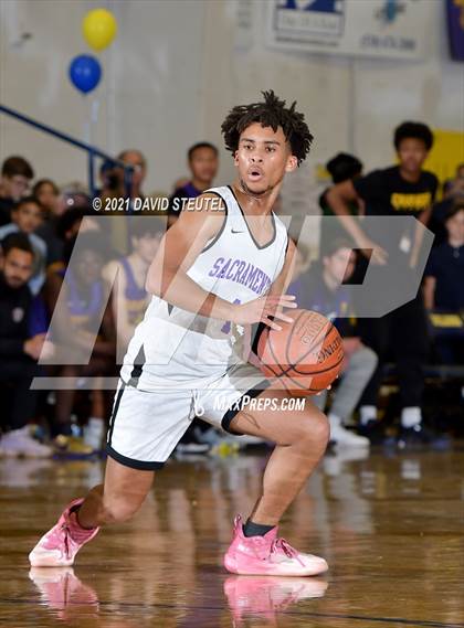 Thumbnail 1 in Archbishop Riordan vs. Sacramento (Gridley Invitational) photogallery.