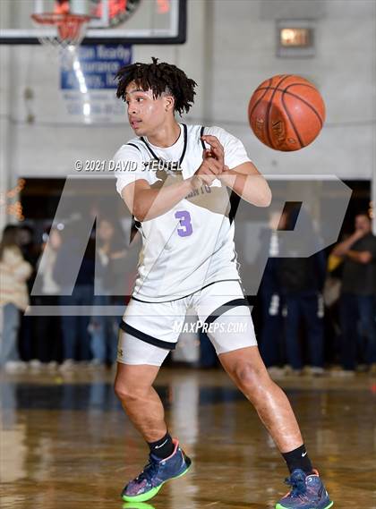 Thumbnail 2 in Archbishop Riordan vs. Sacramento (Gridley Invitational) photogallery.