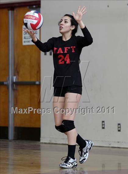Thumbnail 1 in Taft @ Van Nuys photogallery.