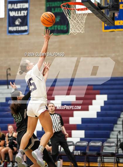 Thumbnail 3 in Denver South vs Summit (Dakota Ridge High School) photogallery.