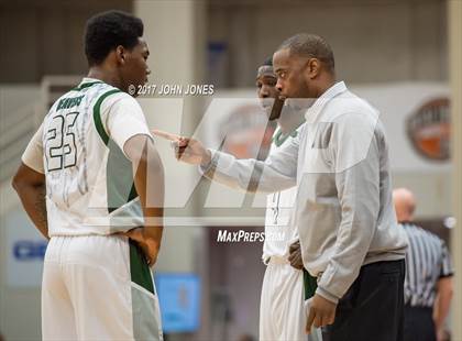 Thumbnail 2 in Weaver vs. Roselle Catholic (Spalding Hoophall Classic) photogallery.