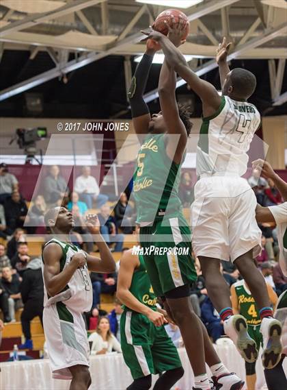Thumbnail 3 in Weaver vs. Roselle Catholic (Spalding Hoophall Classic) photogallery.