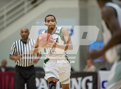 Thumbnail 1 in Weaver vs. Roselle Catholic (Spalding Hoophall Classic) photogallery.