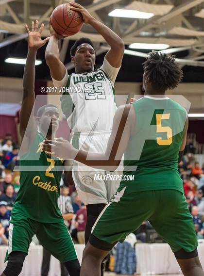 Thumbnail 2 in Weaver vs. Roselle Catholic (Spalding Hoophall Classic) photogallery.