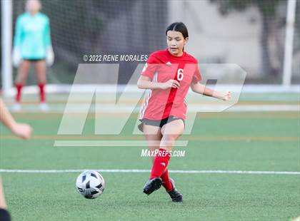 Thumbnail 2 in Flintridge Sacred Heart vs Mayfield photogallery.