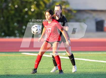 Thumbnail 3 in Flintridge Sacred Heart vs Mayfield photogallery.