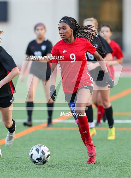 Thumbnail 3 in Flintridge Sacred Heart vs Mayfield photogallery.