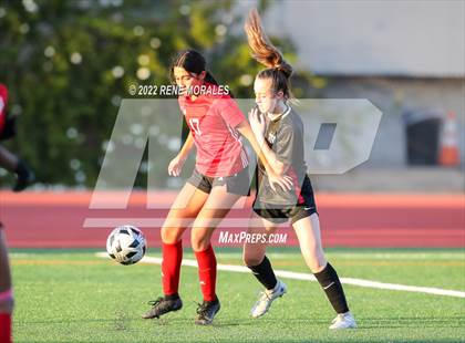 Thumbnail 3 in Flintridge Sacred Heart vs Mayfield photogallery.