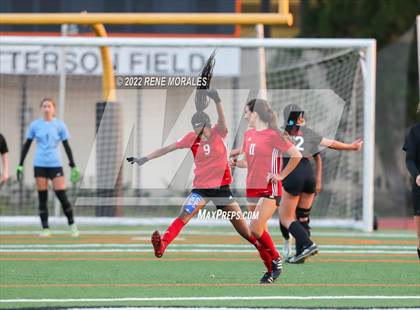 Thumbnail 3 in Flintridge Sacred Heart vs Mayfield photogallery.