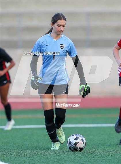 Thumbnail 2 in Flintridge Sacred Heart vs Mayfield photogallery.