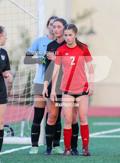 Thumbnail 3 in Flintridge Sacred Heart vs Mayfield photogallery.