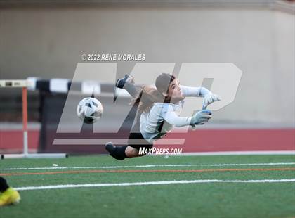 Thumbnail 2 in Flintridge Sacred Heart vs Mayfield photogallery.