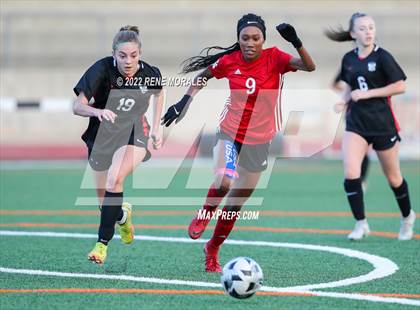 Thumbnail 3 in Flintridge Sacred Heart vs Mayfield photogallery.